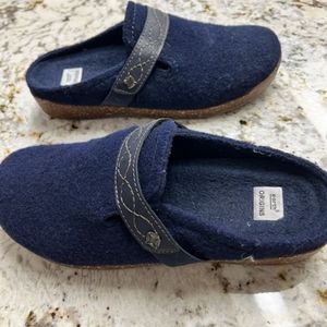 Earth origins navy blue clogs women's size 10